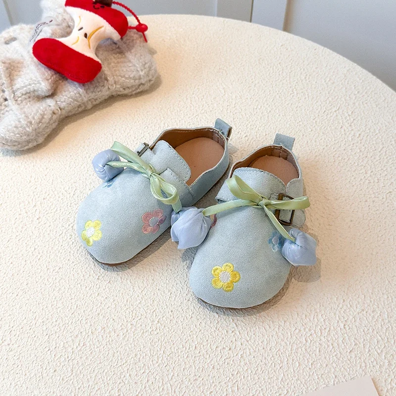 

Kids Casual Shoes for Girls 2025 New Autumn Toddler Walking Shoes with Floral Embroidered Soft Sole Retro Kids Outdoor Slippers