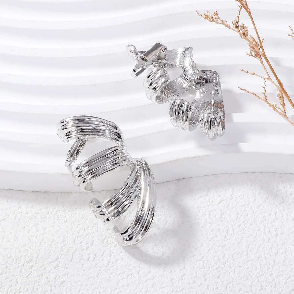 Irregular Earrings 2024 Trend for Women Metal Clip Earrings Fashion Holiday Party Jewelry