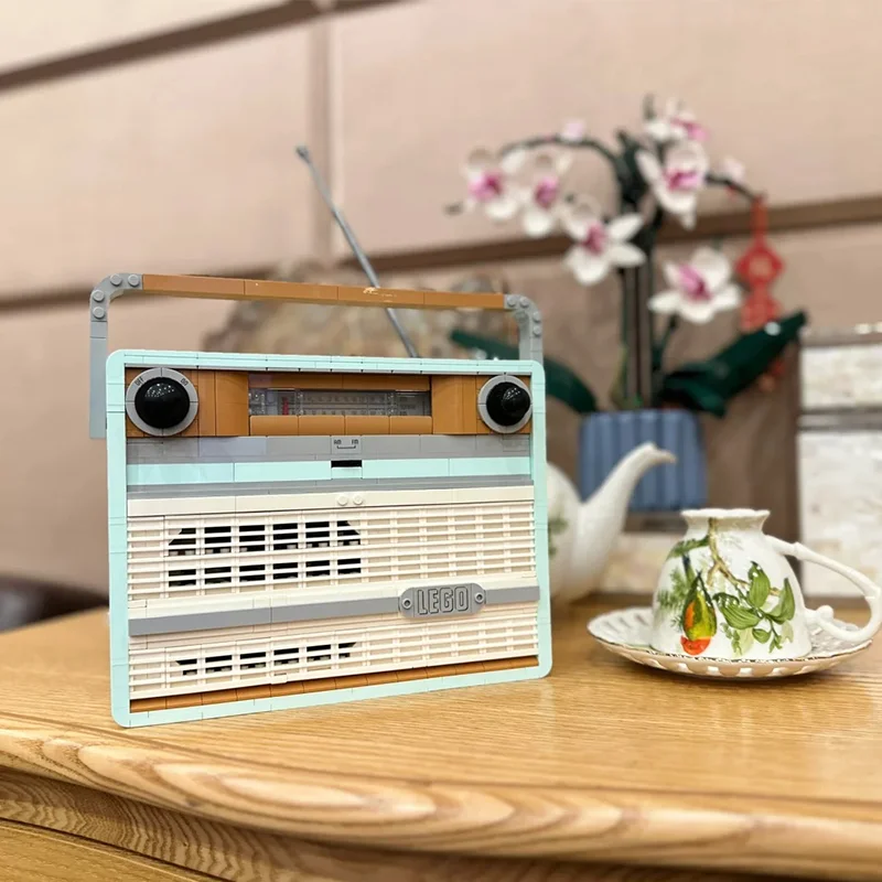 

906Pcs 10334 Retro Radio Model Building Blocks 1970s Transistor Radio Music Home Decor Bricks Toy for Children Educational Gifts