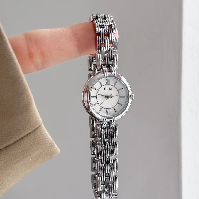 Luxury Fashion Trend Quartz Watch Women's 2025 New Student Classic Simple Temperament Women's Watch Birthday Gift