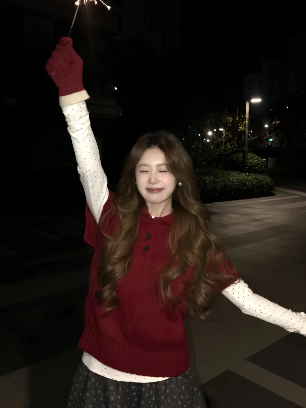 Czerwony sweter damski na Nowy Rok, dziergany, z węzłem, okrągły dekolt, oversize, idealny na zimę...