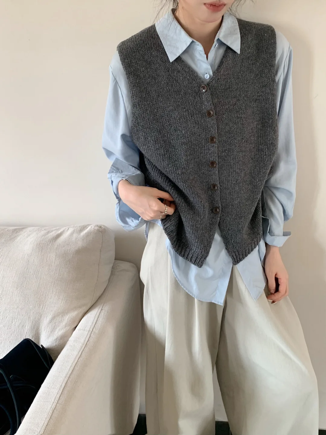 

Европейский универсальный свитер с одной пуговицей и v-образным вырезом, женский осенне-зимний свободный вязаный жилет, модный многослойный топ