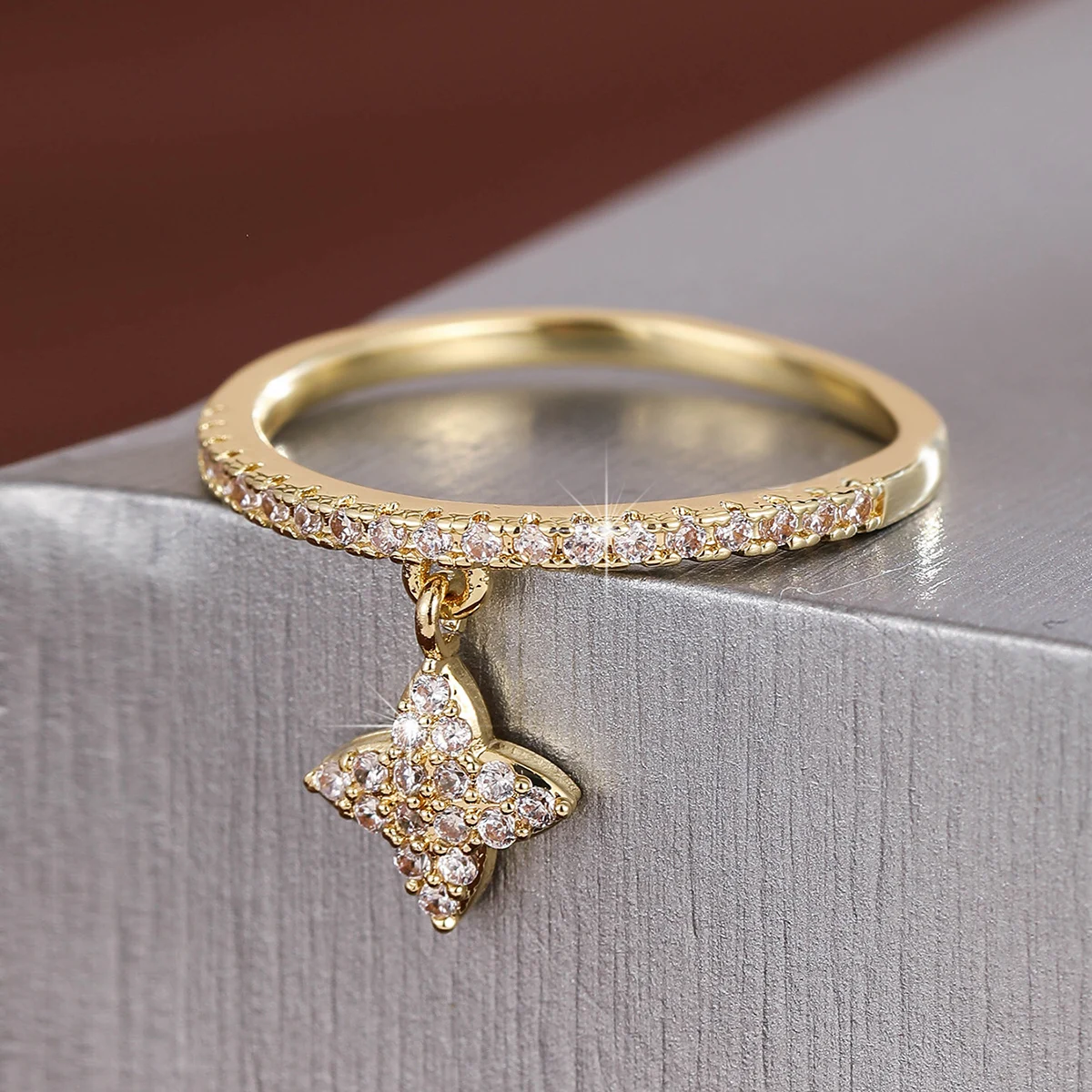 Chic Trendsetting Women's Quadrangle Pendant Ring, a Mesmerizing Exquisite Synthetic Zirconia Masterpiece​