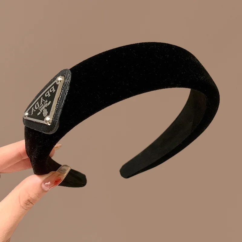 

Chanel-style retro simple floral black travel headband for women, versatile and elegant women's fashion hair accessory