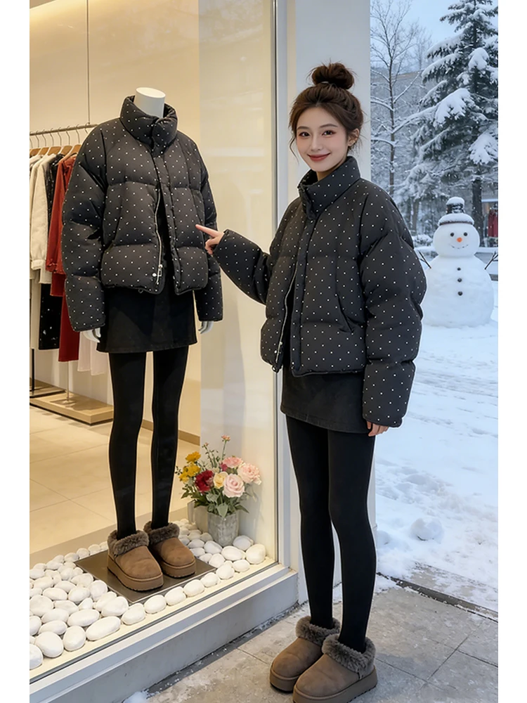 

Корейская женская зимняя куртка из хлопка в горошек с воротником-стойкой, новая модная модель, маленький размер, универсальная, омолаживающая, хлопковое пальто