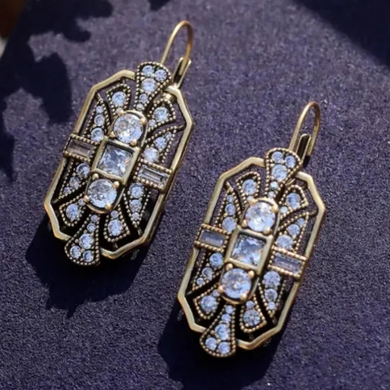 Luxury Vintage Women's Golden Plated Earrings Hollowed Out Design Inlay Synthetic Zircon Earrings Banquet Party Jewelry