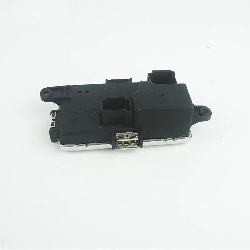 

Tool AccessoriesSuitable for W212 Car Blower Control Module 2128702110