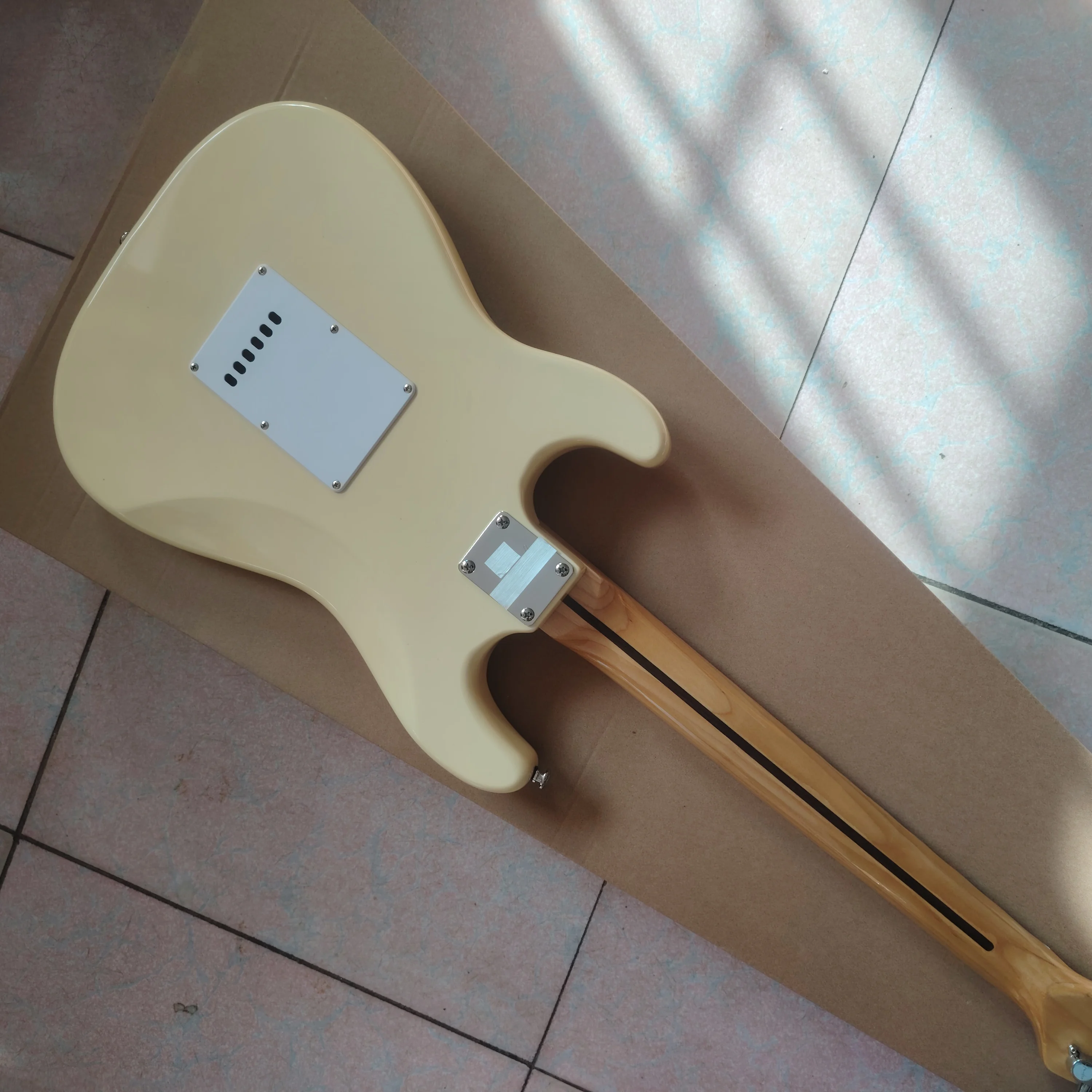 جيتار كهربائي أصفر حليبي عالي الجودة/لوحة أصابع على شكل مروحة/22 فريتس/لوحة أصابع القيقب/شحن سريع من مستودع الولايات المتحدة #6