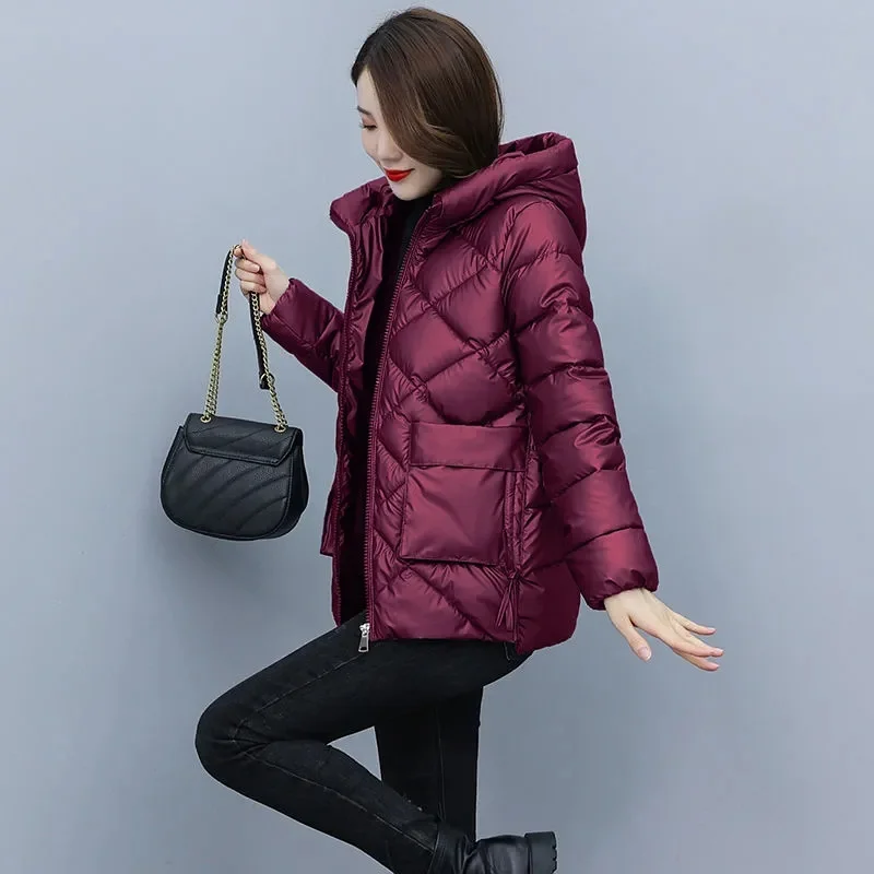 Chaqueta corta de algodón con capucha para mujer, chaqueta cálida de plumón coreano, gruesa, superficie brillante, sin lavado, invierno, 2023