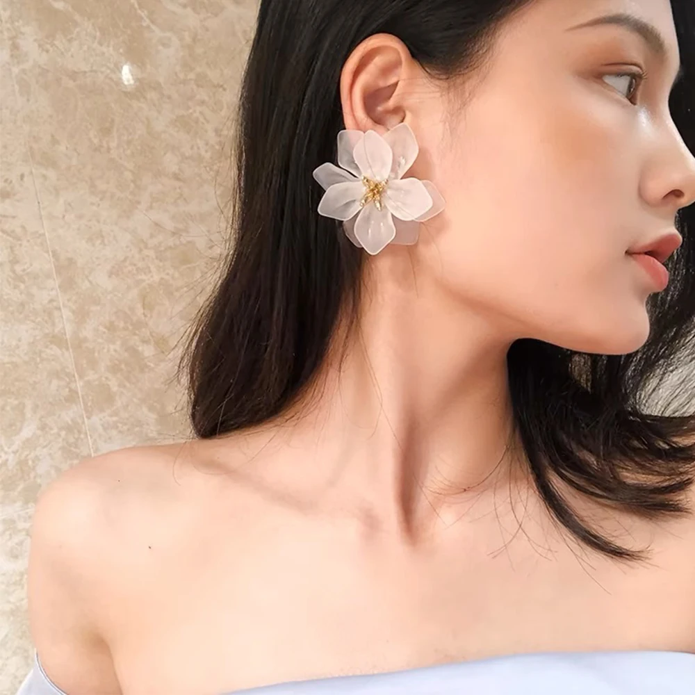 Exaggerated temperament, three-dimensional flower petals, titanium steel earrings, ear accessories for women, high-end and sweet