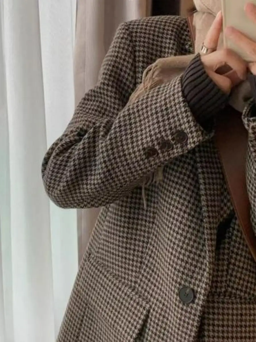 

Loose Women's Woolen Suit Jaet Brand Buttoned Plaid Design Casual Faion Outerwear for Young Women in Winter Season
