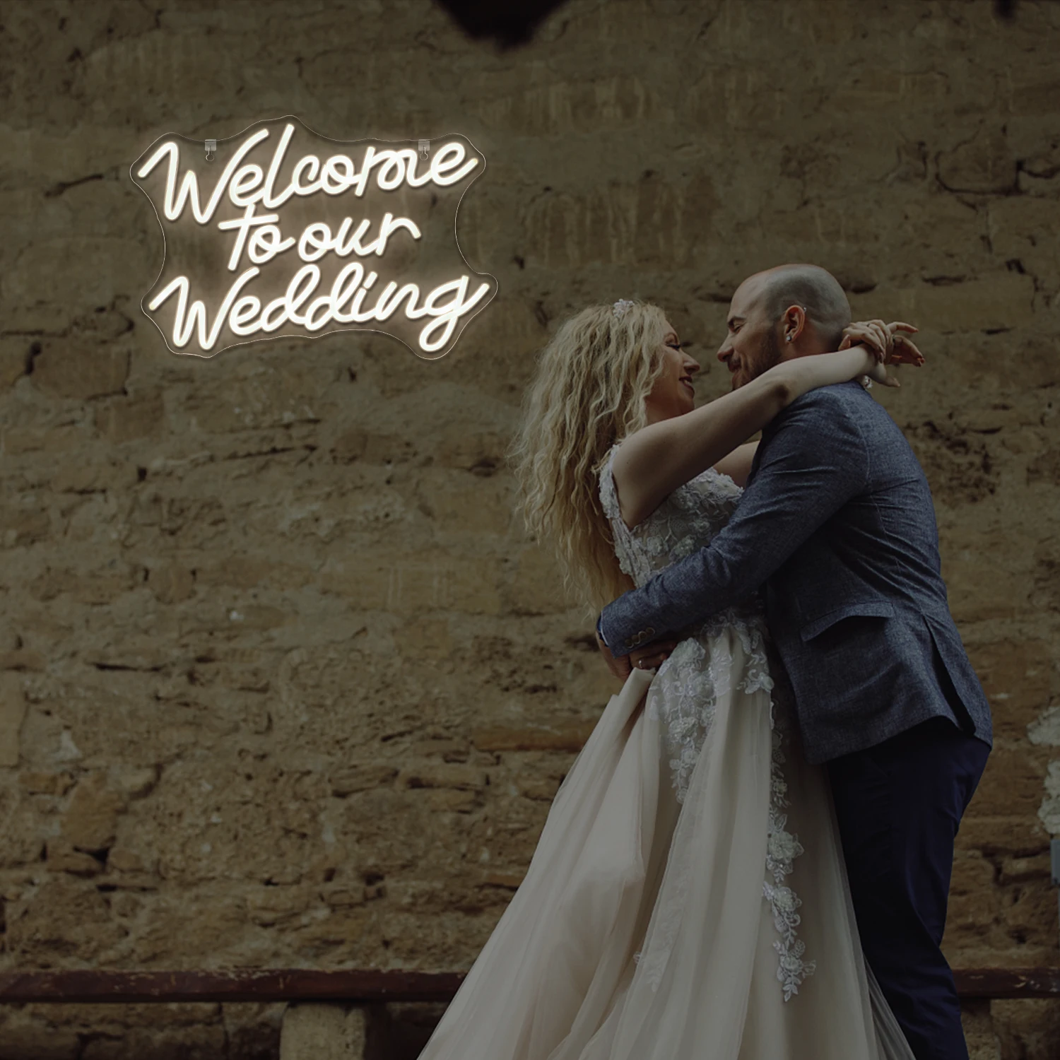 مرحبًا بكم في ديكورات الزفاف الخاصة بنا لغرفة مشهد الزفاف، مصباح LED أبيض دافئ قابل للتعتيم لحفلات الزفاف والذكرى السنوية النيون