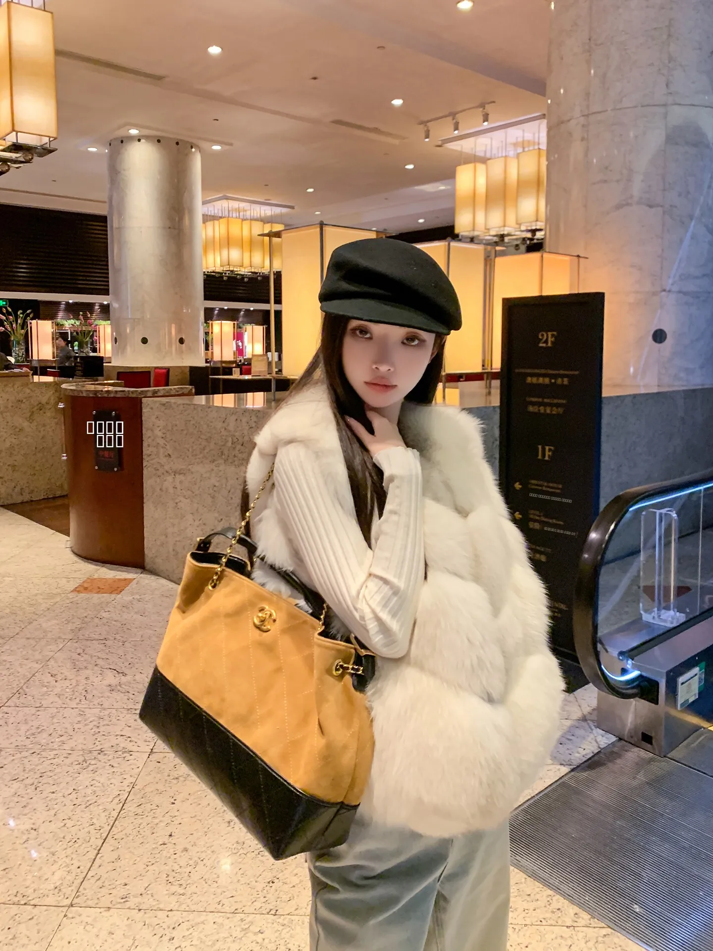 

Женский жилет с мехом Young Sle ort, новинка 2025, осенне-зимняя теплая верхняя одежда, корейская версия, дизайн с прямым подолом