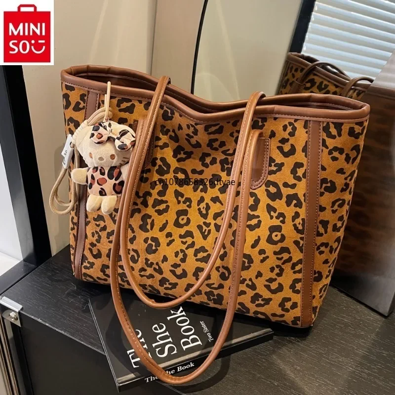 

MINISO Retro leopard print Hello Kitty large capacity handbag for women, fashionable and versatile tote bag