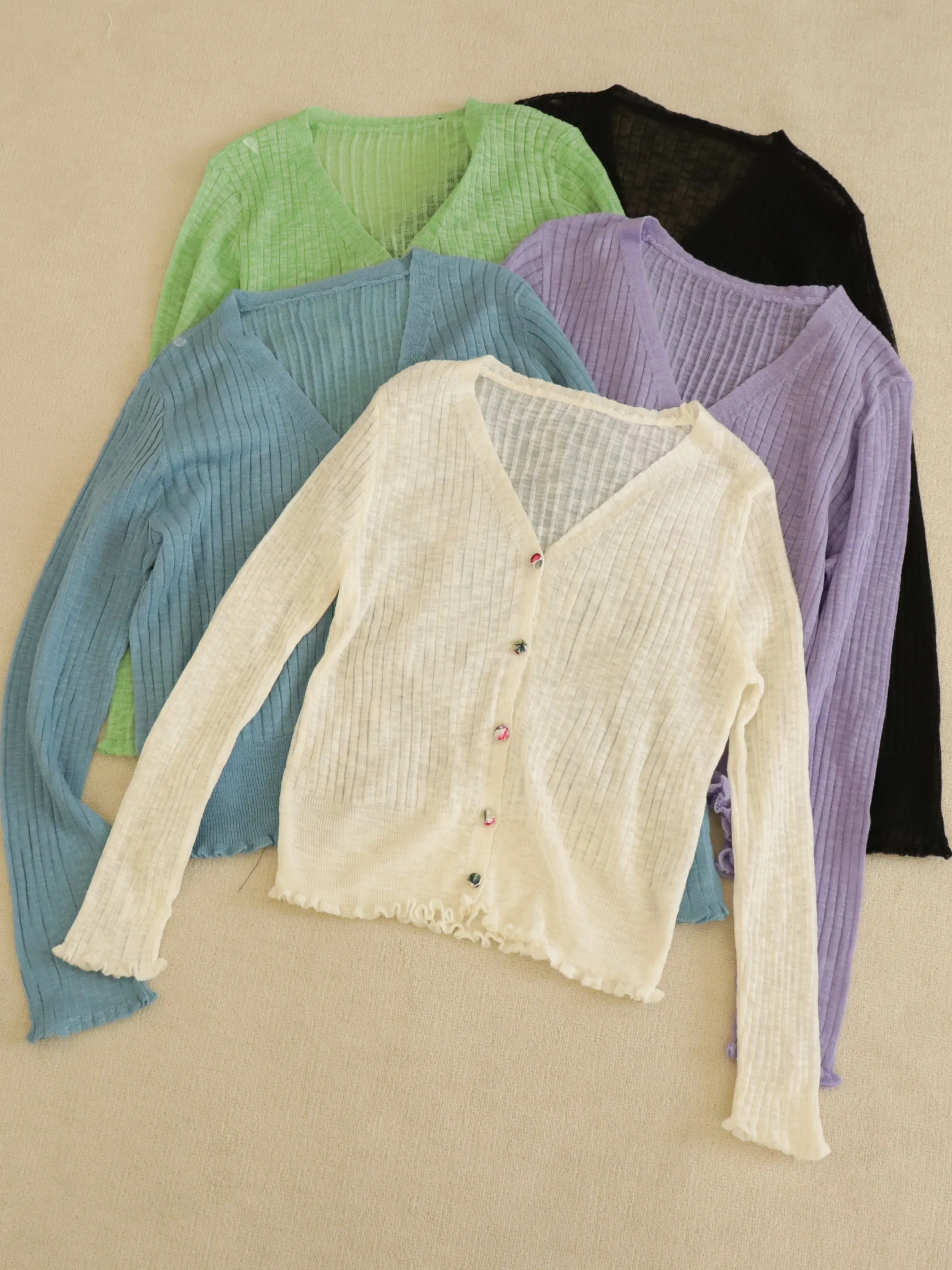 

Summer Lightweight Breathable Sun Protection Knitted Sweater with Button Design Bamboo Fiber Short Sleeve V-Neck Cardigan