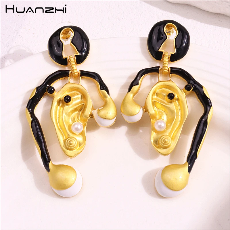 HUANZHI Black Enamel Ear Shape Drop Earring Drip Glaze Exaggerated Chunky Party Vintage Jewelry for Women 2024 New