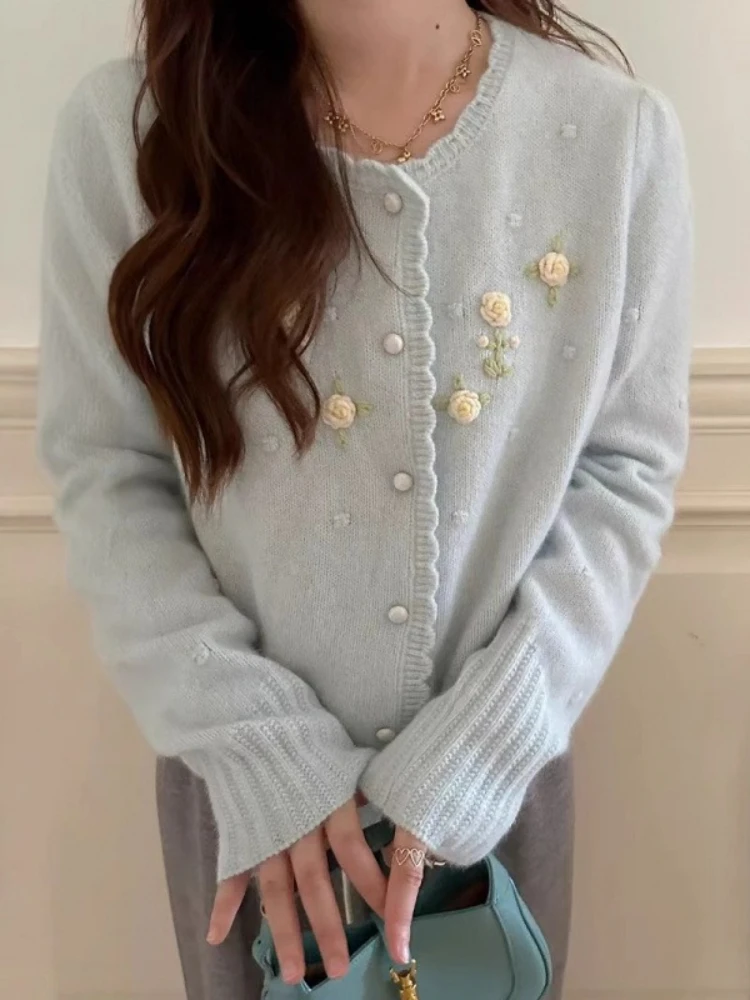 

Korobov Autumn Preppy Sweet Loose O Neck Long sleeve Flower Single breasted Knitted Cardigan