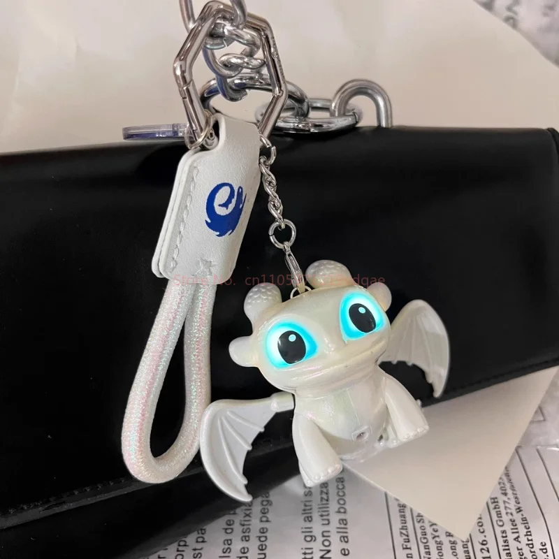 Chaveiro e Pingente Genuíno do Despertar da Fúria dos Dragões: Desdentado, Noite Branca, Luz Branca, com Olhos que Brilham Intensamente, Presentes par