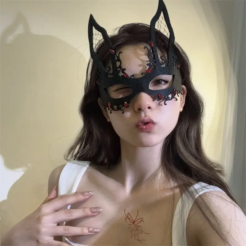 Masque de mascarade à fleurs en dentelle noire pour femmes, voile avec pompon mystère, accessoires pour les yeux Sexy, fête d'halloween vénitienne, Cosplay, carnaval, bal