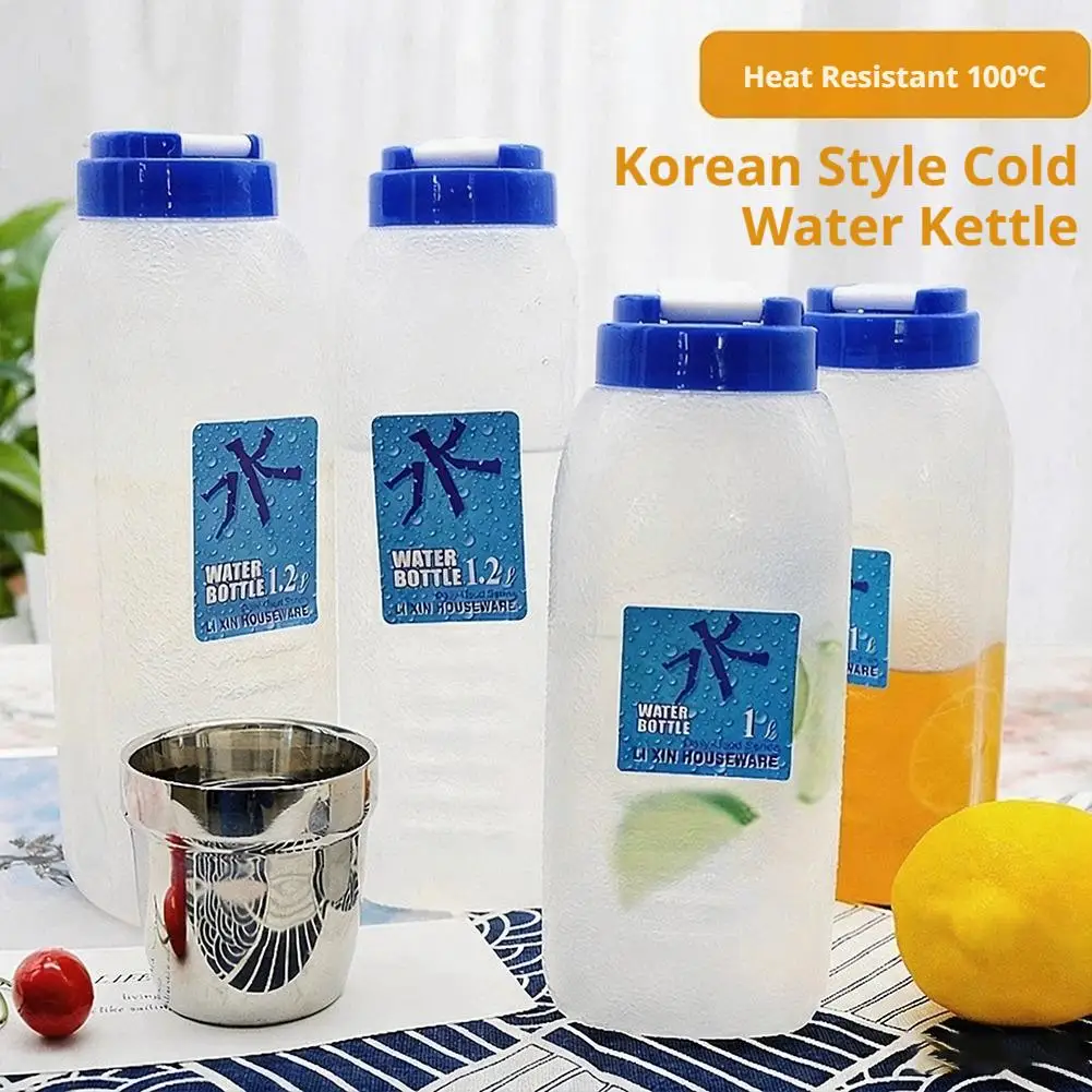 Large Capacity Plastic Water Pitcher with Lid, Portable Juice Dispenser Carafe for Home, Restaurant, Iced Coffee & Cold Drinks