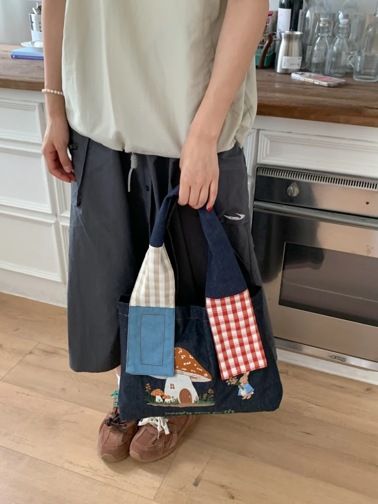 Large Capacity Retro Artistic Style Women's Tote Bag Underarm Commuter Bag Cute Cartoon Single Shoulder Bag for Autumn Winter