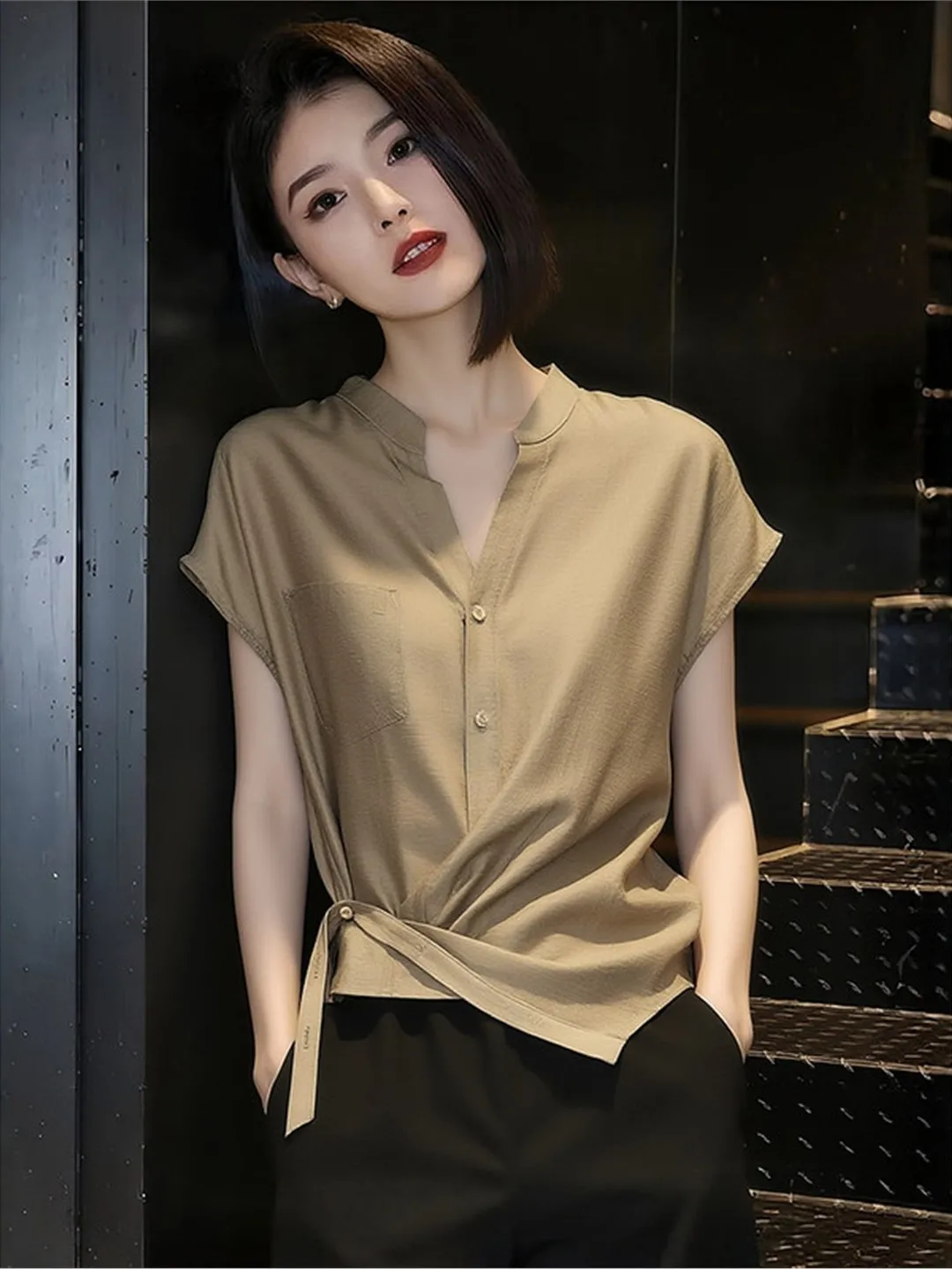 

Chic Camel Short Sleeve Shirt Women's Fashionable Summer New Style V-neck Casual Shirt Elegant Quality Top Age-defying Versatile