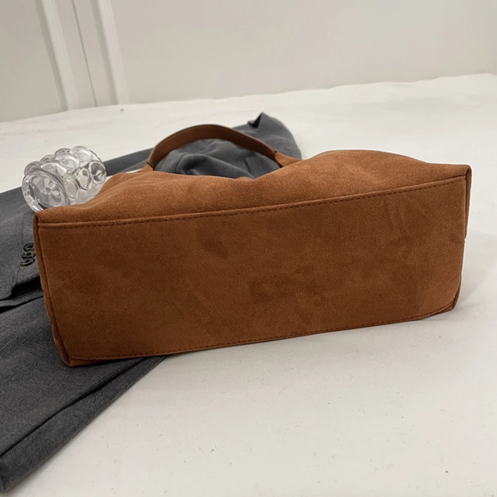

Women Suede Tote Bag Trendy Bucket Bag Large Capacity Retro Handbag with Pocket Hobo Bag for Work Travel Shopping