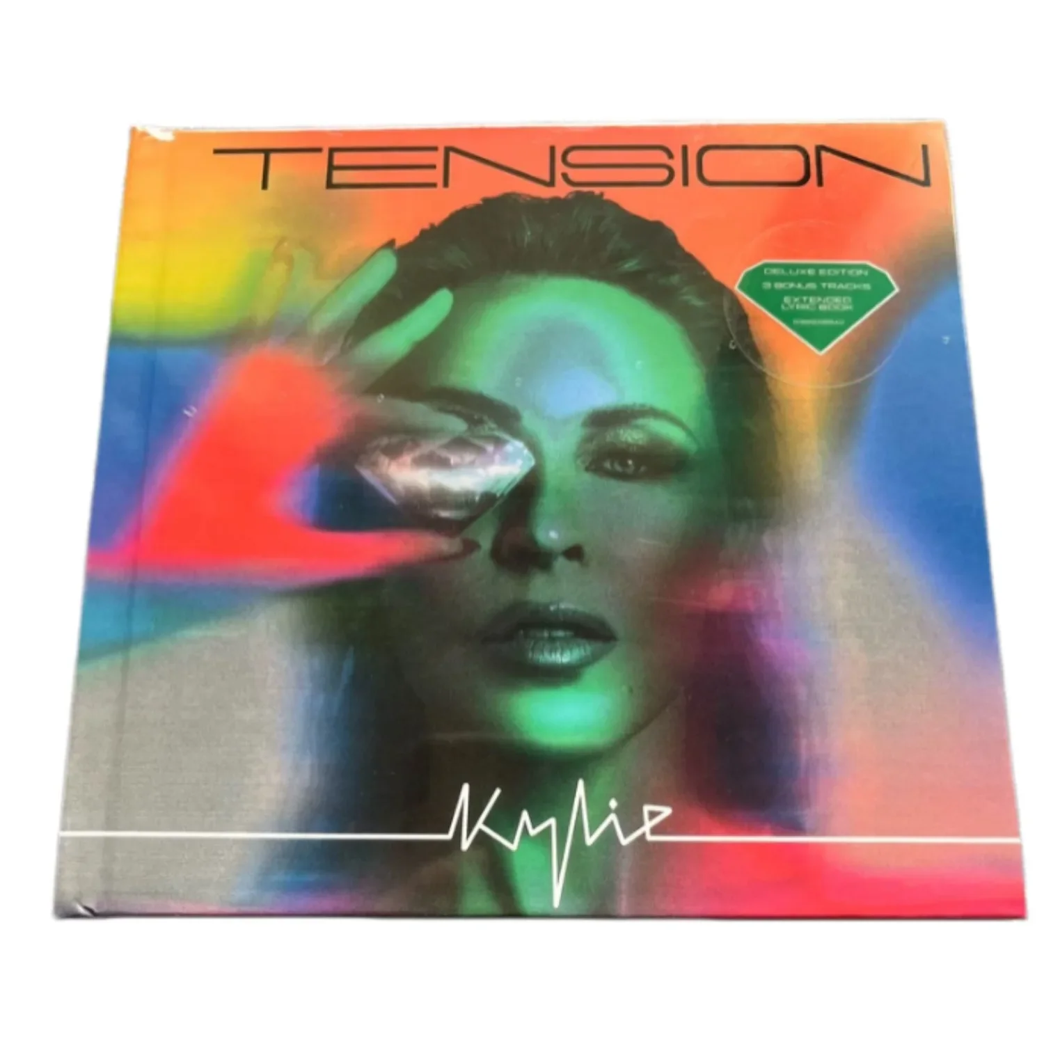 CD de Música Electrónica Pop Dance Vibrante con Diseño Futurista en Degradado de Neón, Elegante y Coleccionable