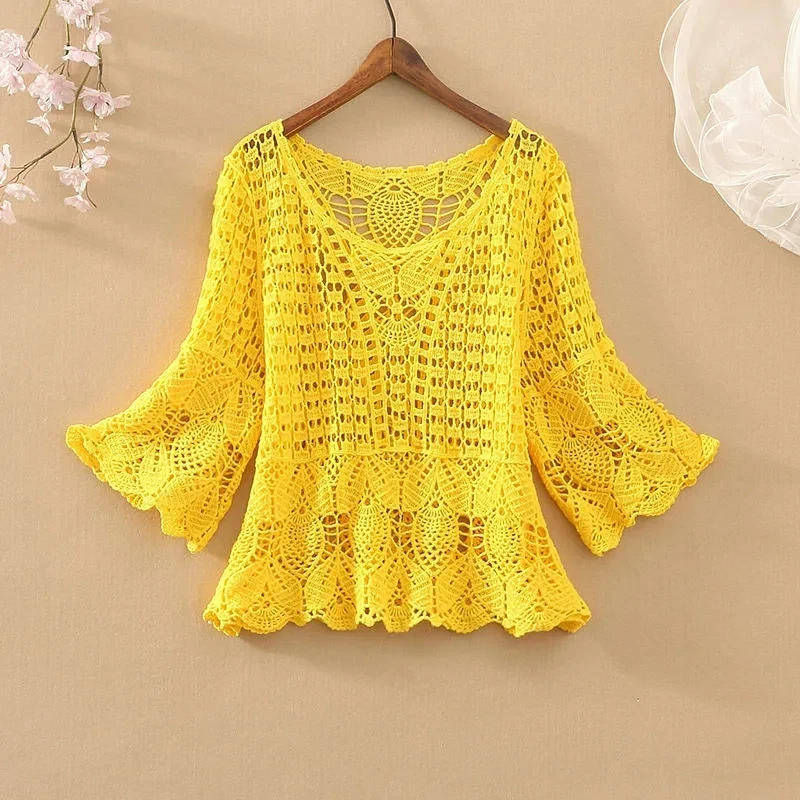 

2022 Summer New Loose Women Short Lace Five-point Flared Sleeves Hollow Out Hook Flower Outside Jumper Sweater Female Tops R1987