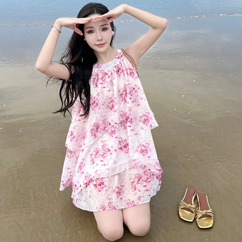 Beach Vacation Hanging Neck Sleeveless Fragmented Flower Dress Short Skirt Women's Summer 2024 New Fairy Small Two Piece Set