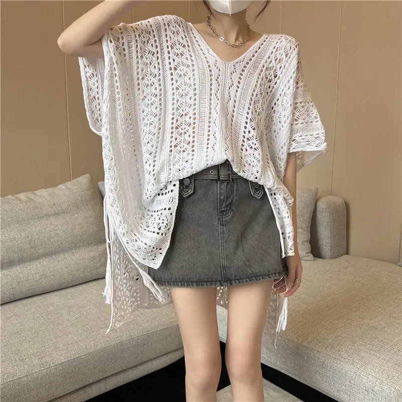 Camicetta scavata con maniche a pipistrello con scollo a V alla moda 2025 Nuovi pullover coreani estivi Top Camicia casual ampia