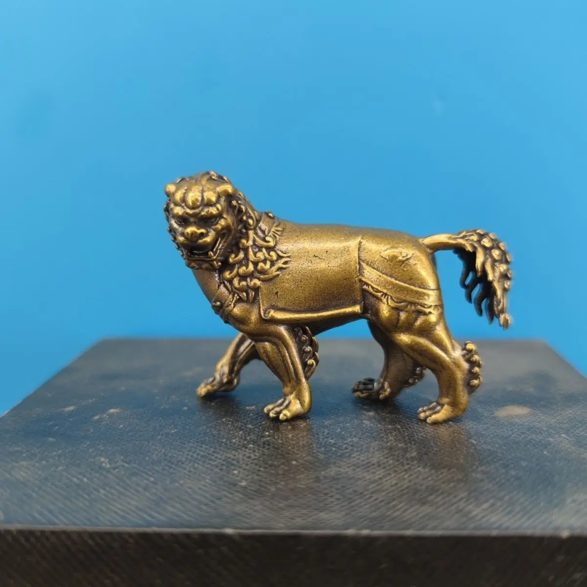 

Brass Mythical Lion-Dog Statue - Hand-Carved Buddhist Beast with Textured Mane & Tail, Mini Zen Desk Guardian for Office & Home