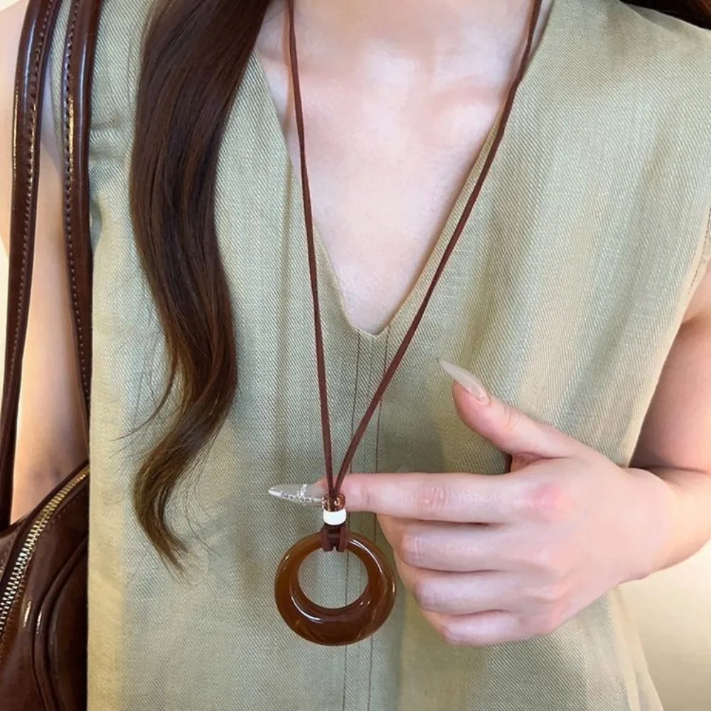 Simple Retro Coffee Color Irregular Hollow Out Circle Resin Pendant Long Adjustable Leather Rope Necklace for Women Jewelry Gift