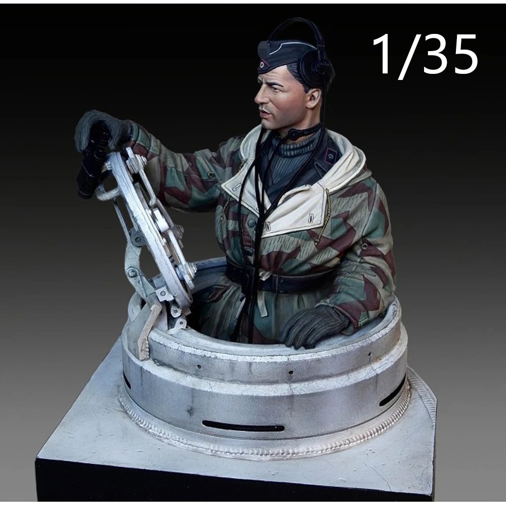 1/35 tanker in winter dress with Tiger I Early cupola, Resin Model figure soldier, Unassembled and unpainted kit