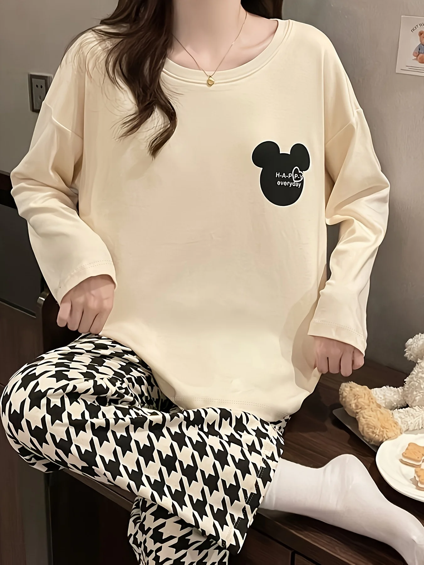 Autumn/Winter Women's Pajama Set - Long-Sleeve and Long-Pants with Lovely Cartoon Prints, Suitable for All Seasons, Casual Loung
