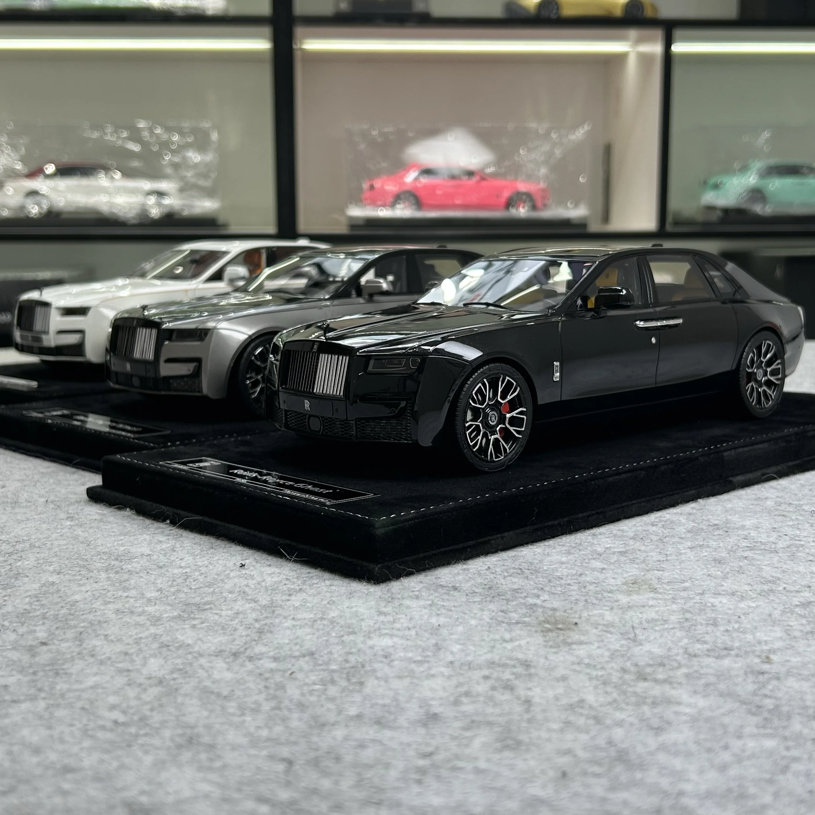 

Модель HH 1:18 Rolls Ghost 2024, имитация ограниченной серии, металлическая статическая модель автомобиля из смолы, игрушка в подарок