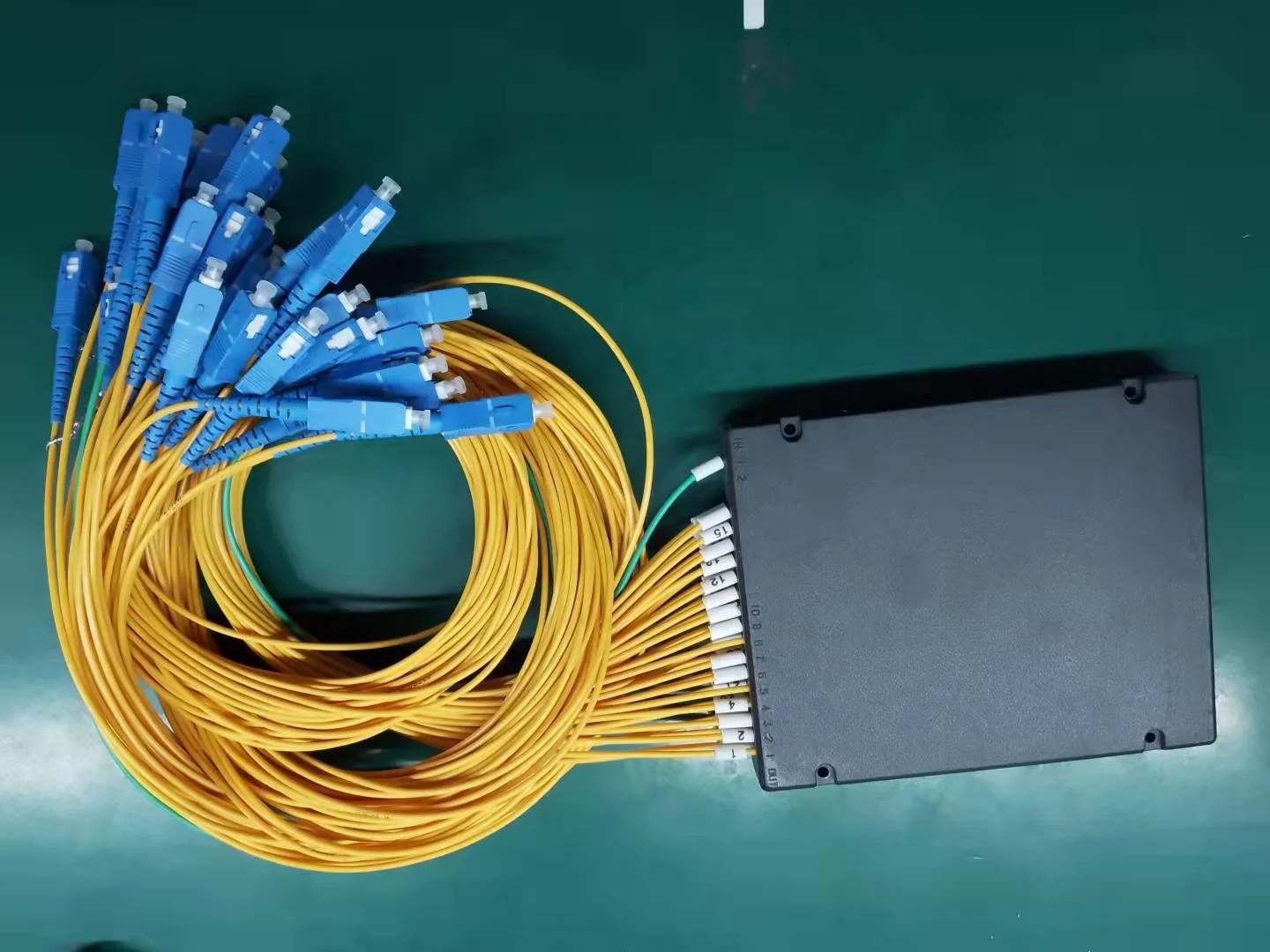 1*32 PLC Splitter with SCUPC Optical Fiber Connectors ABS Box type