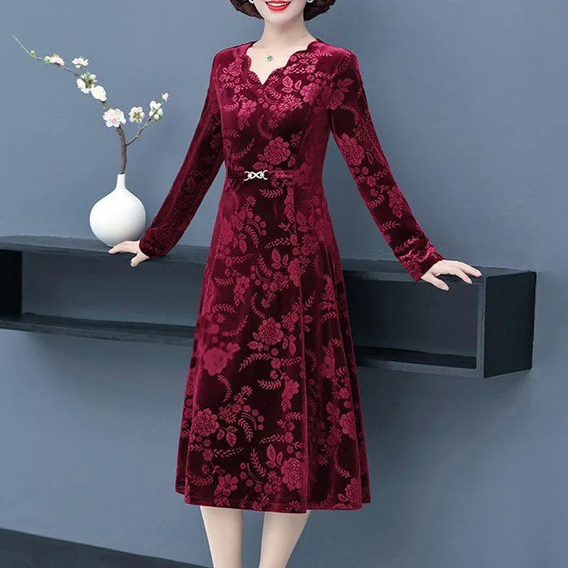 Women's Vintage Elegant Embossing V-Neck Dress 2023 Autumn New Female Clothing Long Sleeve Simple Solid Color Slim Midi Dresses