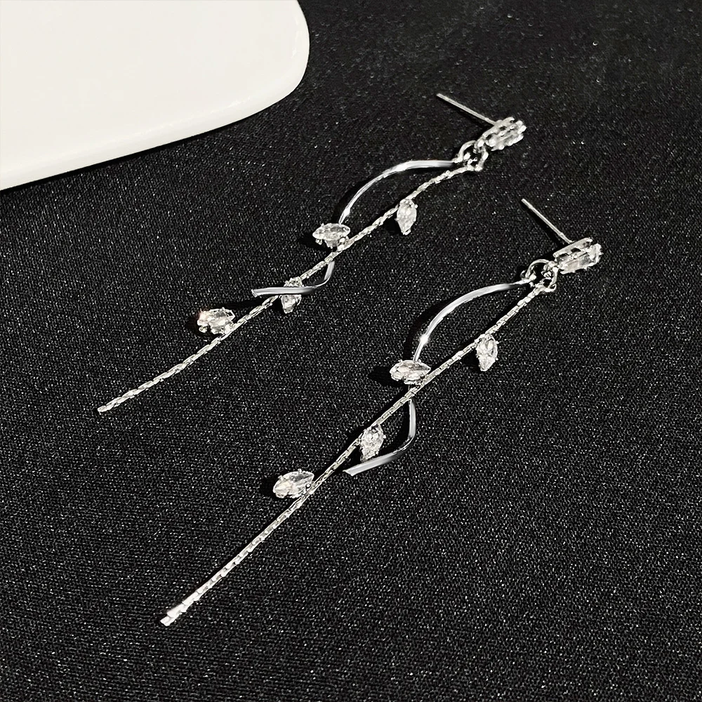 French Light Luxury Long Tassel Earrings For Women Ins Fashion Rotating Twisted Zircon Dangle Earings Gold Color Jewelry KDE208