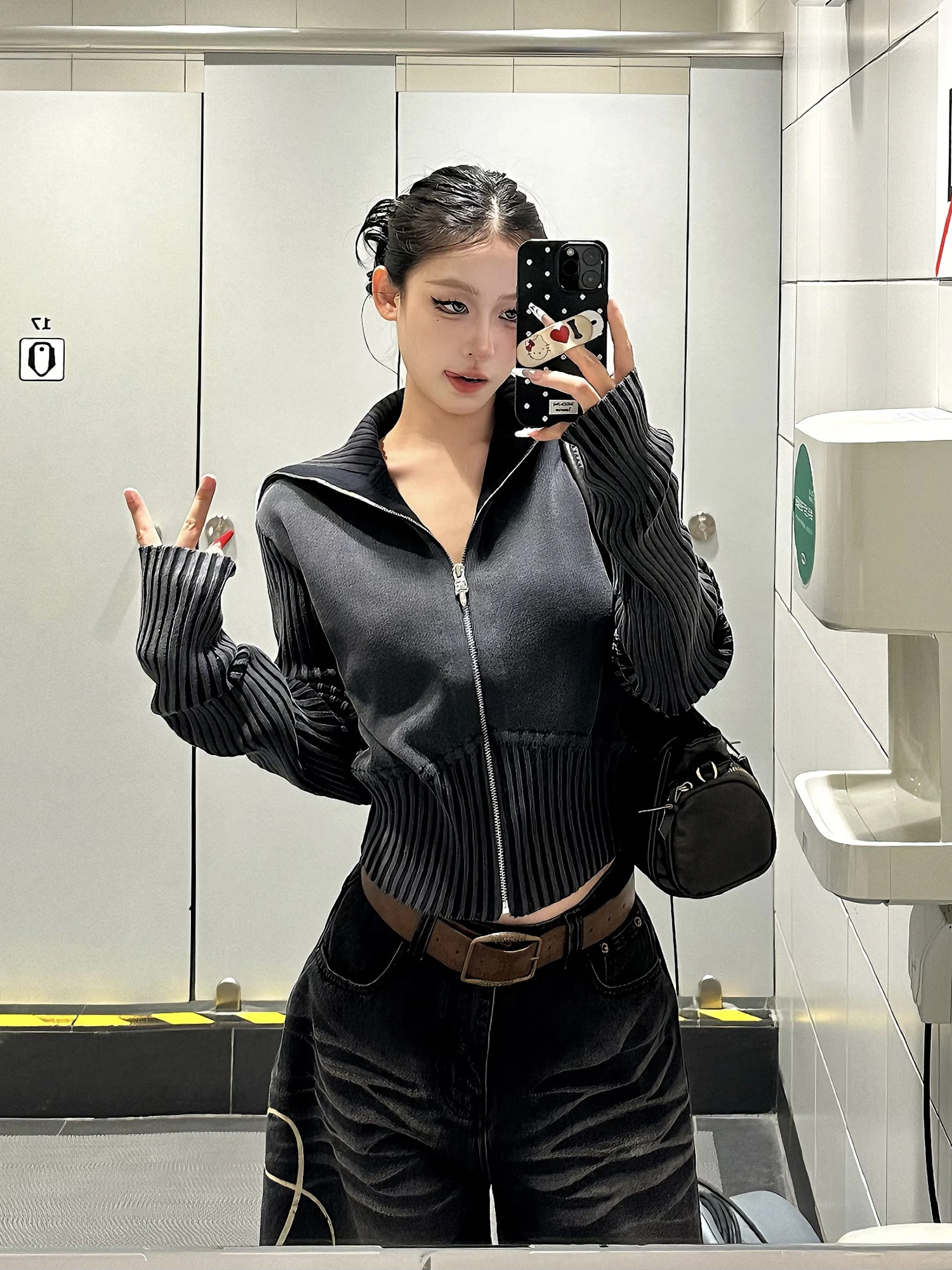 เสื้อคาร์ดิแกนไหมพรมคอสูงสไตล์อเมริกันย้อนยุคสำหรับผู้หญิง ใส่ได้ทุกโอกาส ให้ความรู้สึกหรูหราและเพรียวบาง เหมาะกับฤดูใบไม้ร่วง