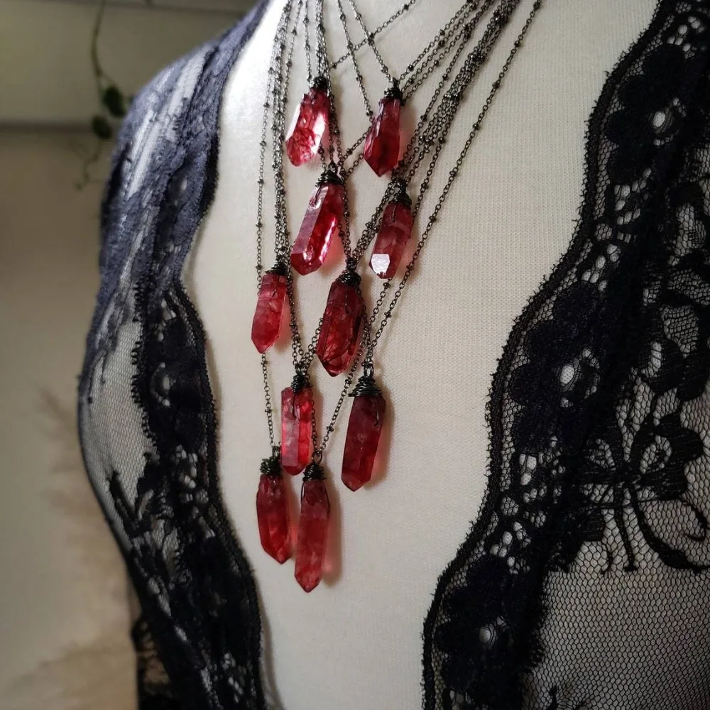 Fashion Gothic Vampire Red Irregular Hexagonal Crystal Column Pendant Necklace for Women Hallowmas Party Jewelry Accessory Gifts