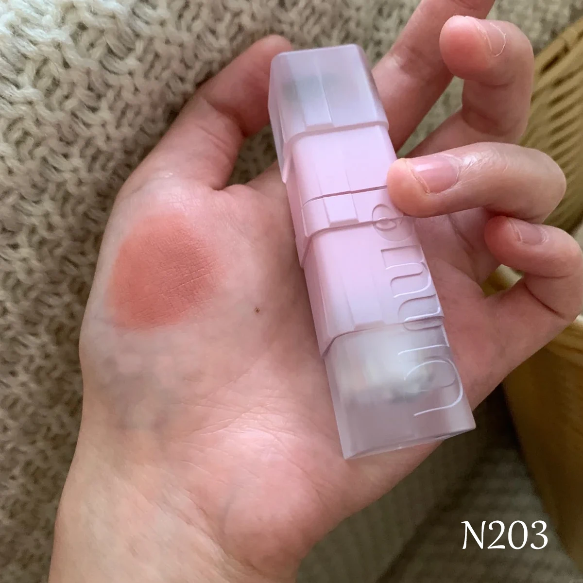 Uhue Matte Lip Glaze N Series​,Soft Matte Texture,Lightweight&Non-Drying,High-End Matte Finish,Soft-Focus Lip Texture,Minimalist