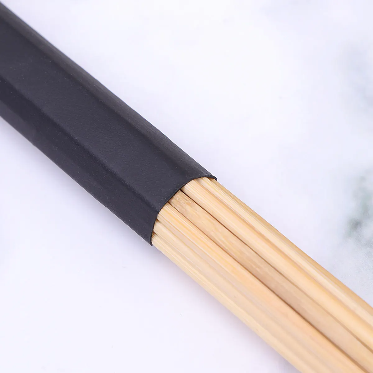 1Pair High Quality Wooden Drumstick with Ergonomic Rubber Grip Portable Sturdy Drum Sticks for Beginners Drummers Percussion