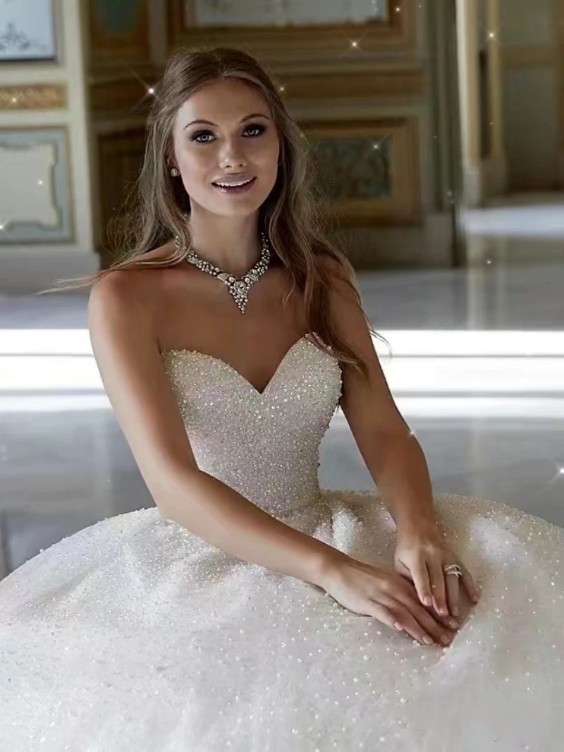 Abiti da sposa romantici Abito da sposa moderno con scollo a cuore senza maniche Abiti senza schienale Tulle Abito da ballo con perline 2024 Abiti da sposa