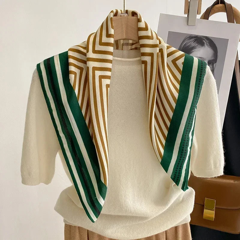 

Новый роскошный дизайн, бархатный квадратный шарф в полоску с принтом для женщин, мягкие завязки на шею, офисный платок, женские повязки на голову, хиджаб, подарок