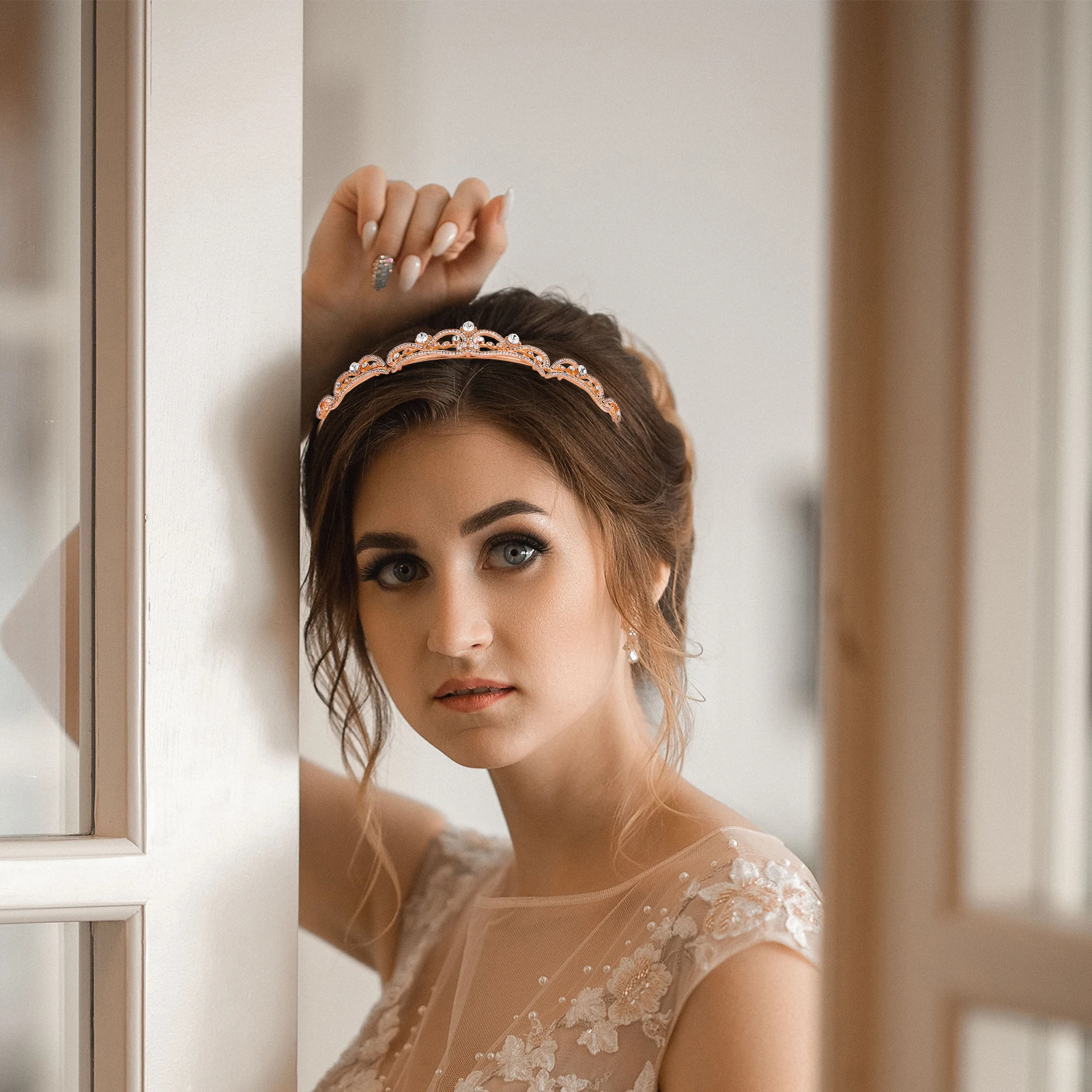 

Wedding Crown Bridal Tiara Shiny Alloy Headdress Prop Durable Comfortable Design Special Occasion Wedding Birthday Party