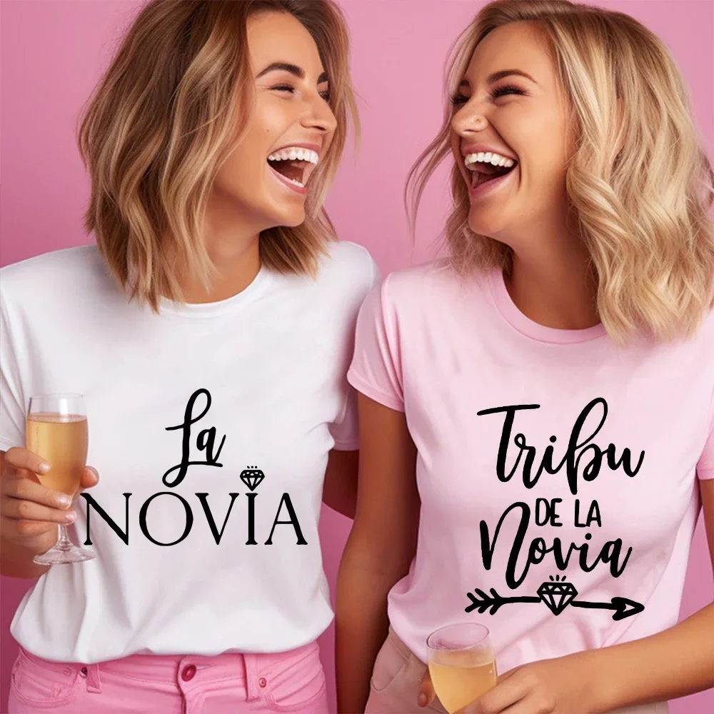 تيشيرت قبيلة العروس لفريق إسبانية للنساء ، حفلة العازبة ، تيشيرتات وداع واحد ، قميص وصيفة الشرف ، دش الزفاف ، قمم الزفاف Y2K