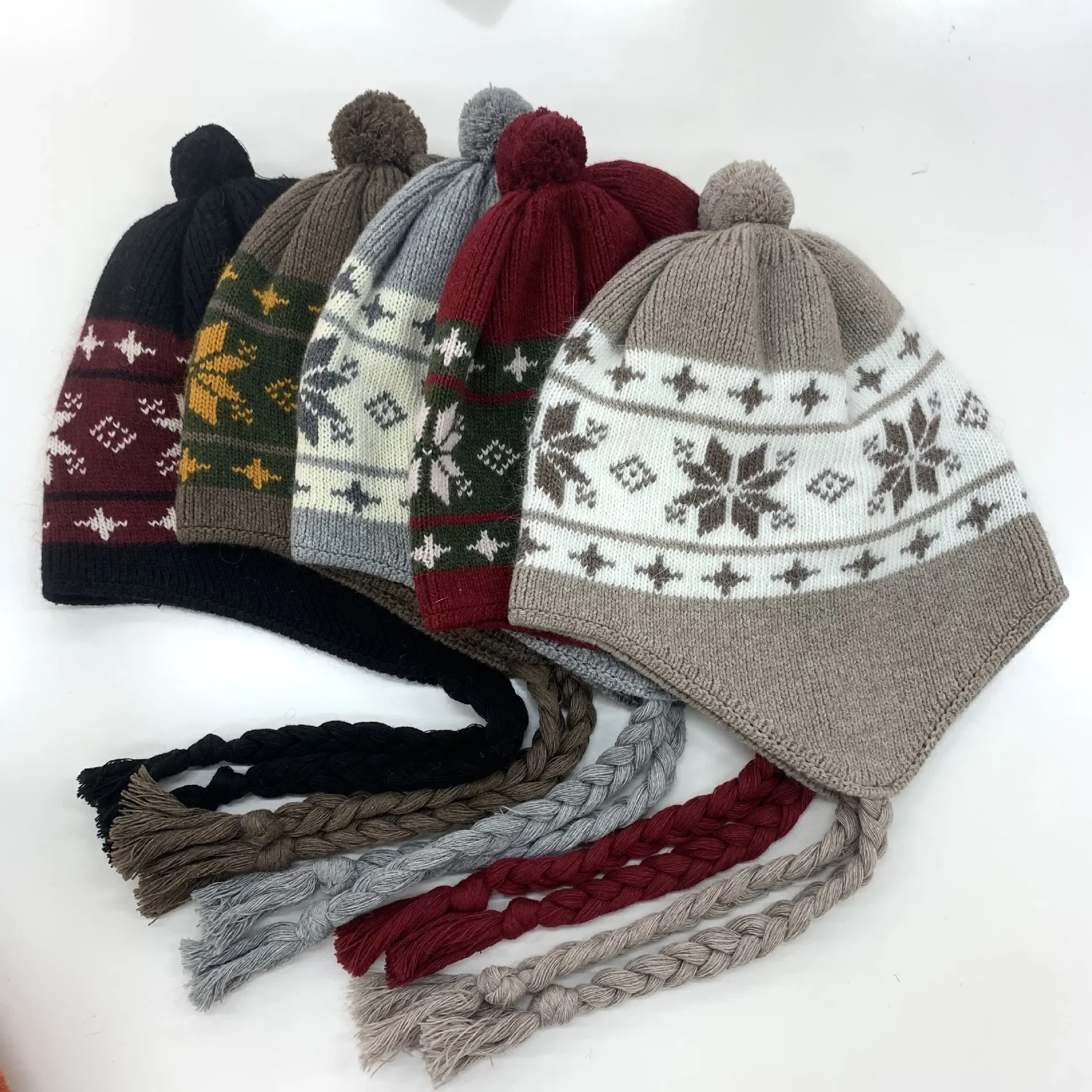 Gorros de punto Jacquard de nicho Retro para mujer, gorros de viaje de otoño e invierno, cálidos, versátiles, bonitos, con tirantes trenzados, para hombre