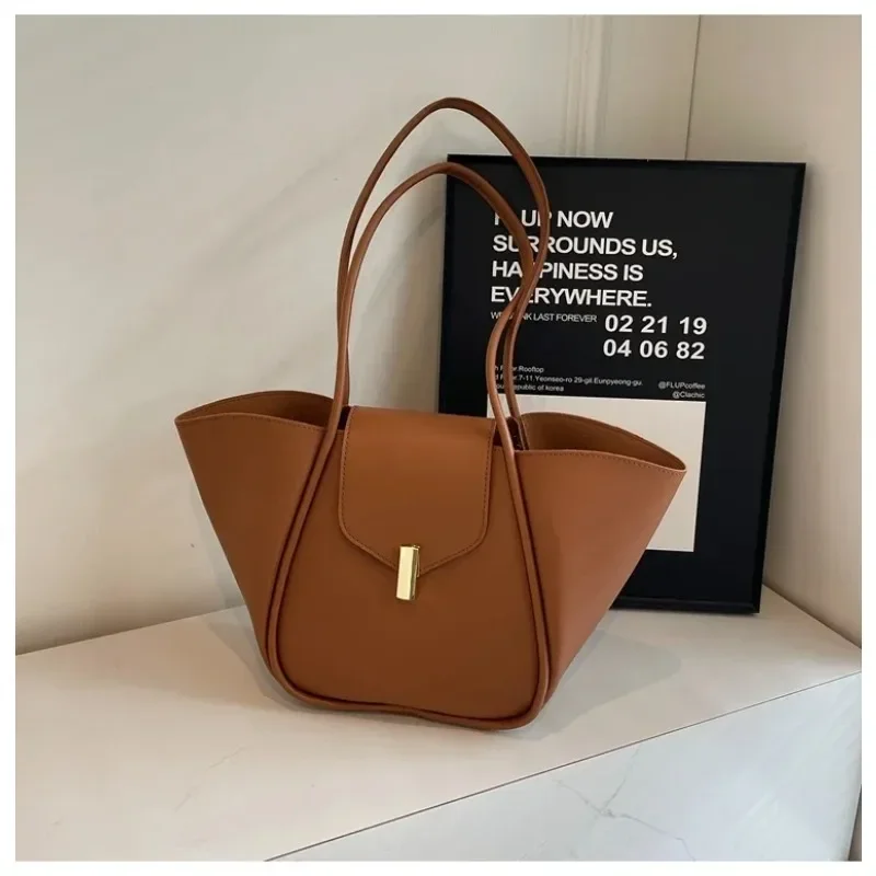 

PU Hasp Large Capacity Shoulder Bag Soft Simple Temperament Ladies Bags 2025 Hot Sale Niche Fashion Versatile Tote Bag