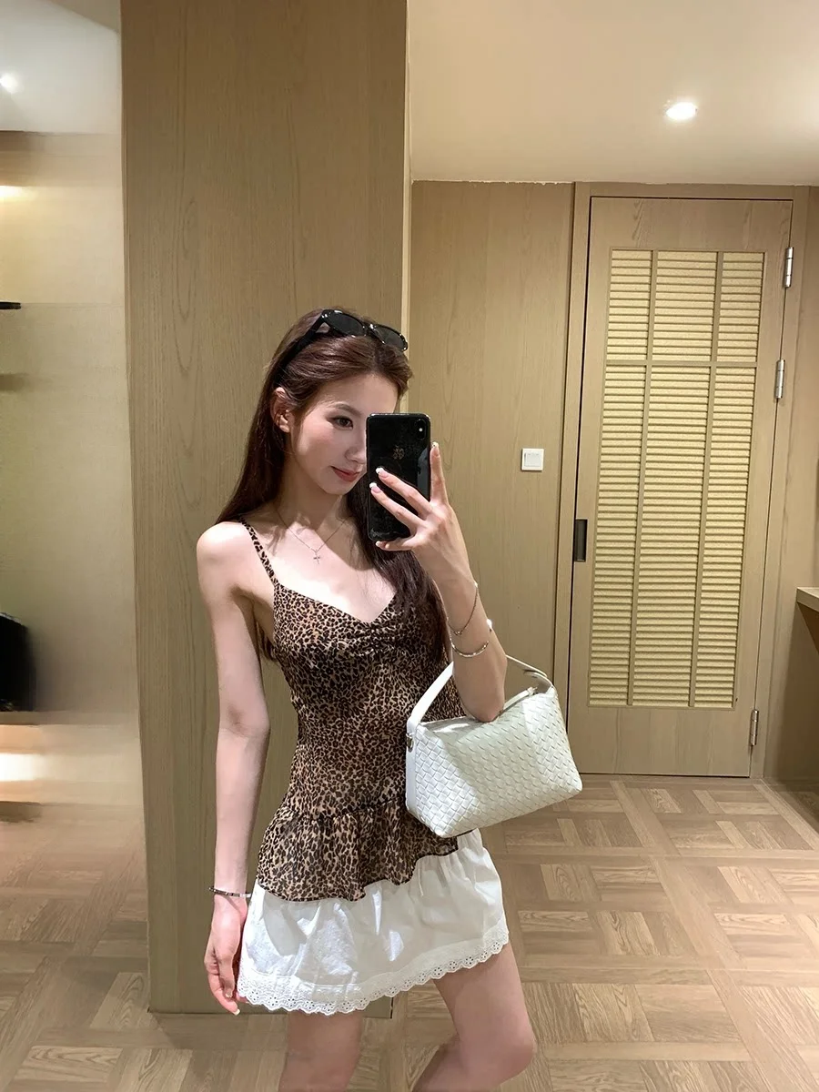 

Женский летний топ Slim Fit с леопардовым принтом, вырезами и открытой спиной, на бретелях, без рукавов, с V-образным вырезом, повседневный, модный